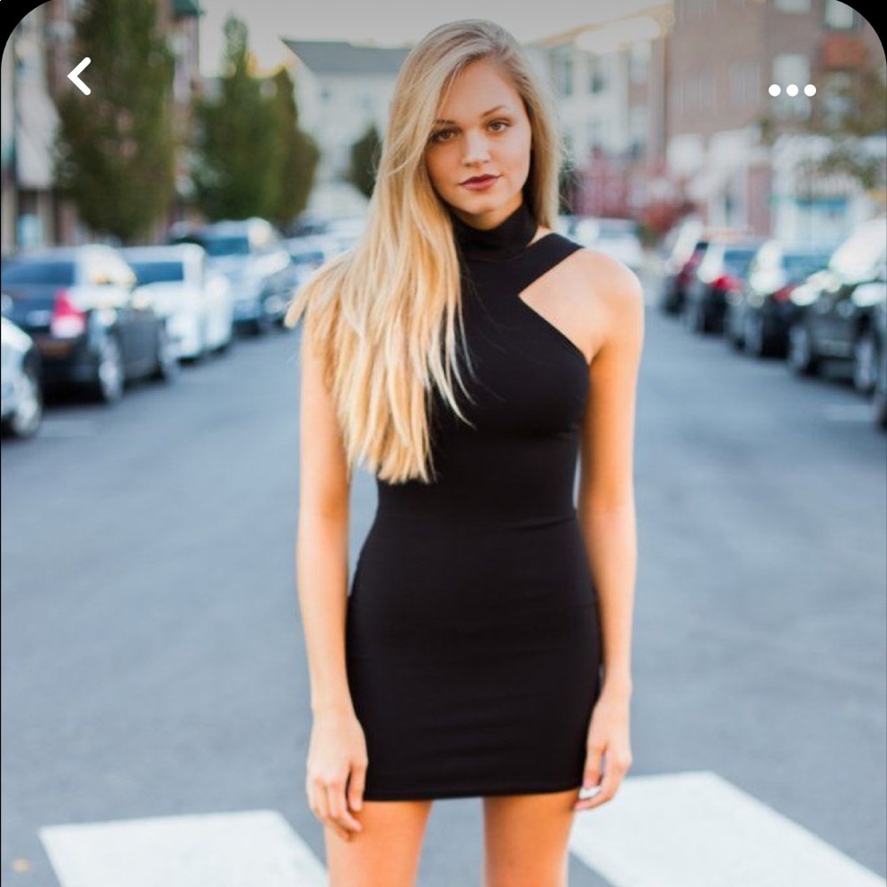 Black bodycon dress